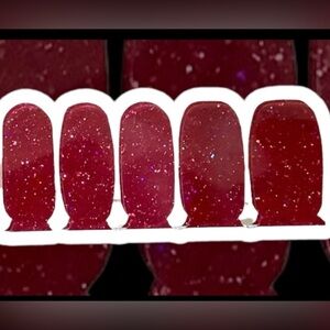 💥2/$24 or 3/$30💥 Color Street glittering red nail strips. Color: Flirt Alert.